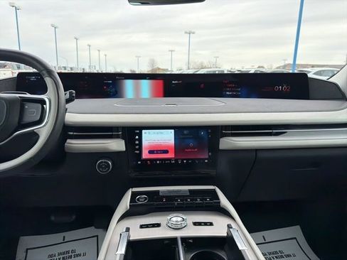 Certified 2025 Lincoln Navigator L Reserve image 18