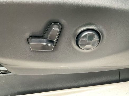 Used 2023 Chrysler Pacifica Limited image 30