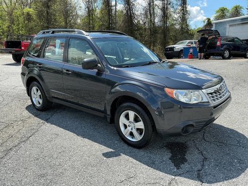 Used 2013 Subaru Forester 2.5X AWD/4WD image 4