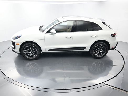 Used 2025 Porsche Macan image 39
