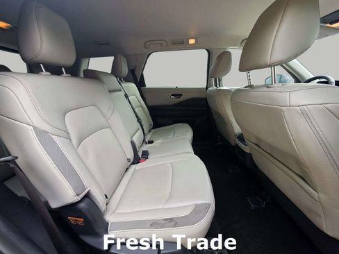 Used 2025 Nissan Pathfinder SL AWD/4WD image 10