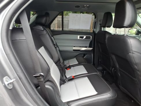Used 2023 Ford Explorer XLT w/ Equipment Group 202A AWD/4WD image 12
