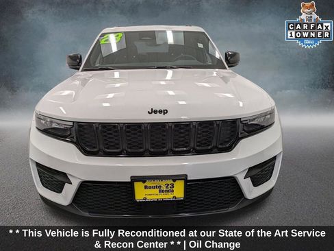 Used 2023 Jeep Grand Cherokee Altitude AWD/4WD image 2