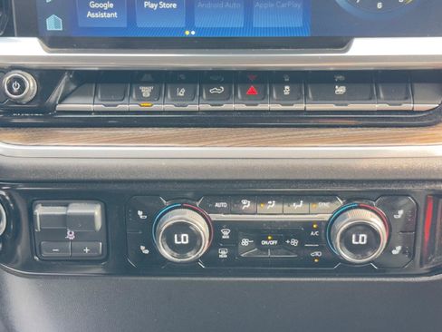 Used 2025 Chevrolet Silverado 2500 LT w/ Convenience Package image 14