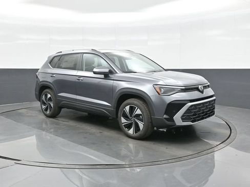 New 2026 Volkswagen Taos SE AWD/4WD image 1
