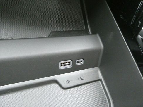 New 2026 Chevrolet Suburban High Country AWD/4WD image 31