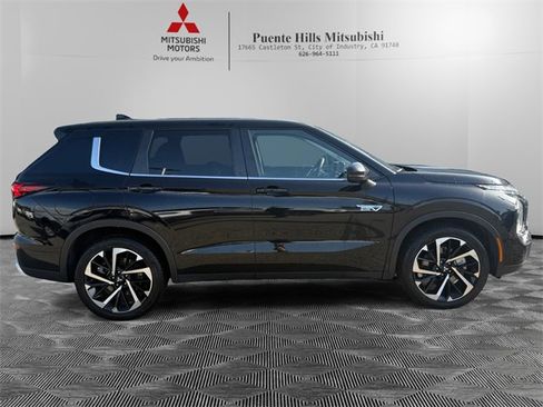 Used 2023 Mitsubishi Outlander SE image 4