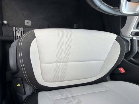 Used 2025 Hyundai Venue SEL FWD image 9