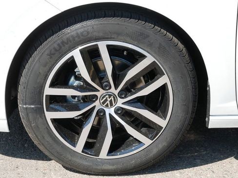 New 2025 Volkswagen Jetta SE FWD image 5