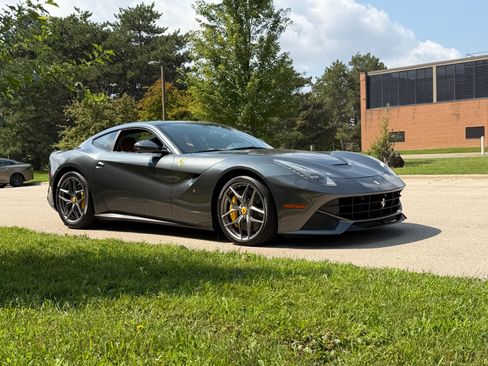 Used 2015 Ferrari F12 Berlinetta RWD image 11