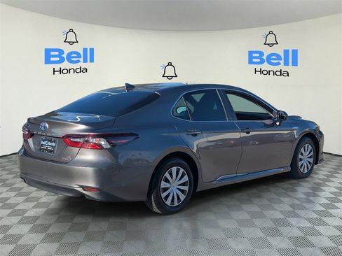 Used 2021 Toyota Camry LE image 4