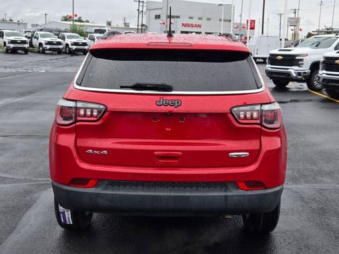 Used 2018 Jeep Compass Latitude w/ Popular Equipment Group AWD/4WD image 4