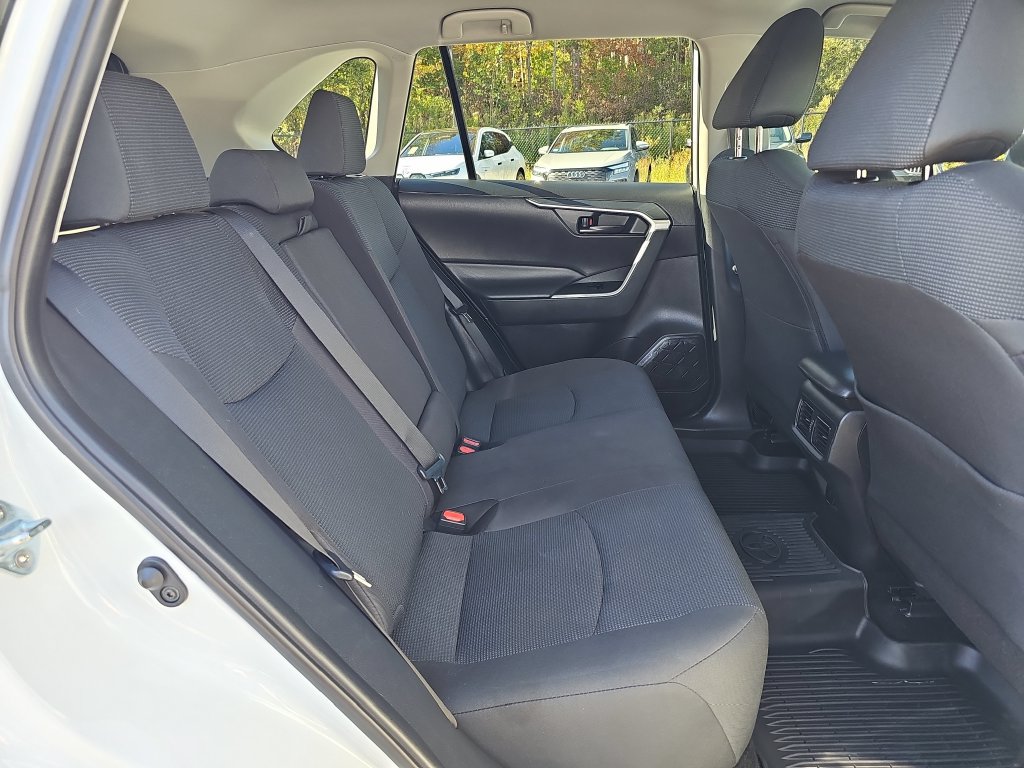 Used 2024 Toyota RAV4 LE AWD/4WD image 28
