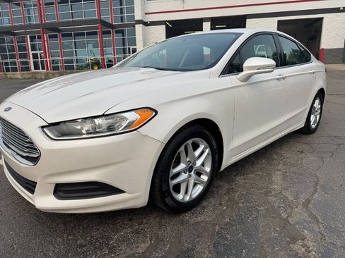 Used 2015 Ford Fusion SE FWD image 9