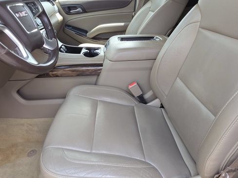 Used 2016 GMC Yukon XL SLT RWD image 16
