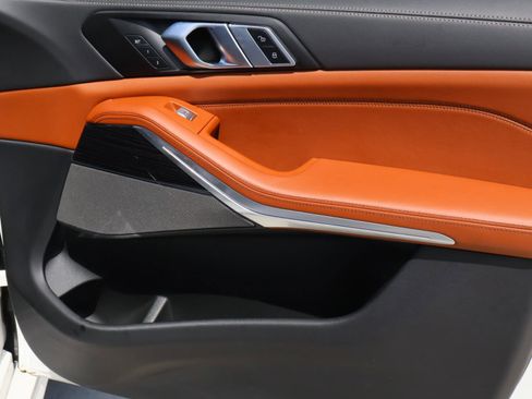 Used 2025 BMW X7 M60i image 19