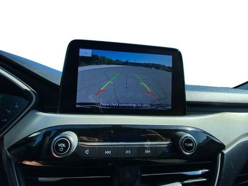 Used 2021 Ford Escape SE image 25