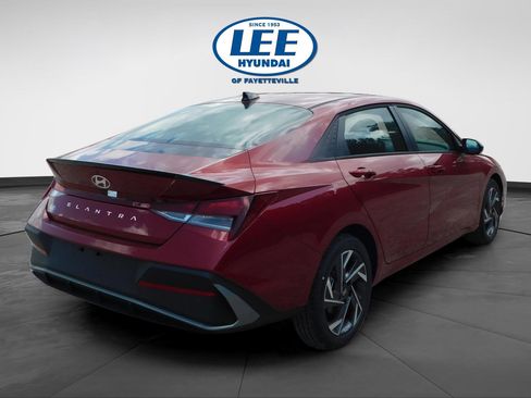 Certified 2025 Hyundai Elantra Sport FWD image 3