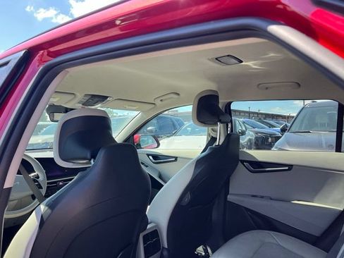 Certified 2023 Kia Niro Wind w/ Wind Preserve Package FWD image 11