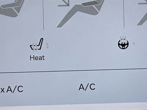 Used 2024 Chrysler Pacifica Select image 18