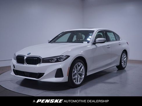 Used 2025 BMW 330i Sedan w/ Parking Assistance Package RWD image 1