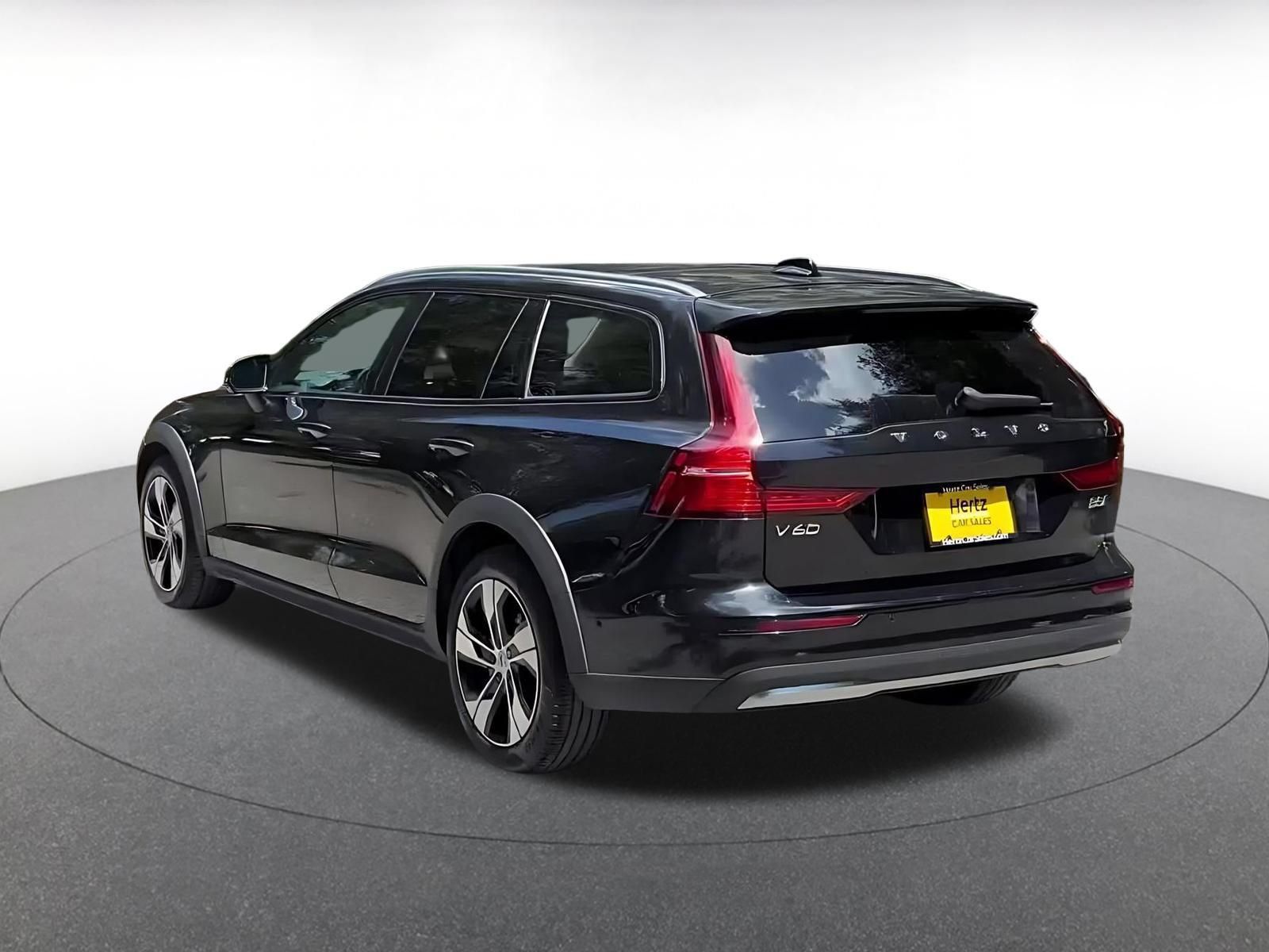 Used 2025 Volvo V60 B5 Cross Country Plus AWD/4WD image 10