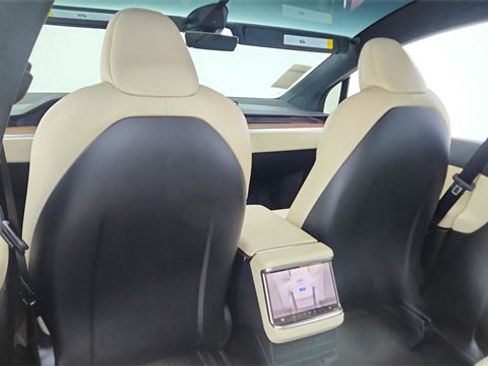 Used 2024 Tesla Model X image 34