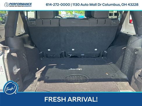 Used 2015 Jeep Wrangler Unlimited Sahara w/ Connectivity Group AWD/4WD image 14