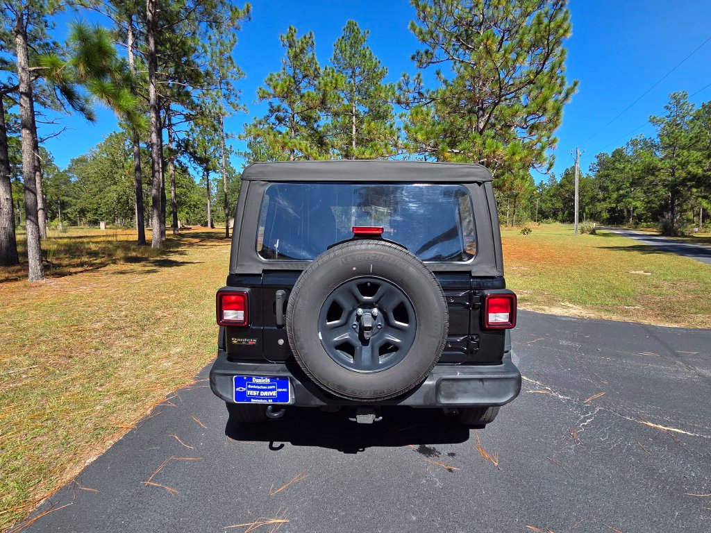Used 2023 Jeep Wrangler Unlimited Sport AWD/4WD image 4