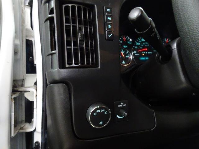Used 2015 Chevrolet Express 2500 RWD image 29