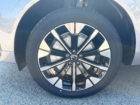 New 2026 Volvo XC60 B5 Plus w/ Climate Package image 10