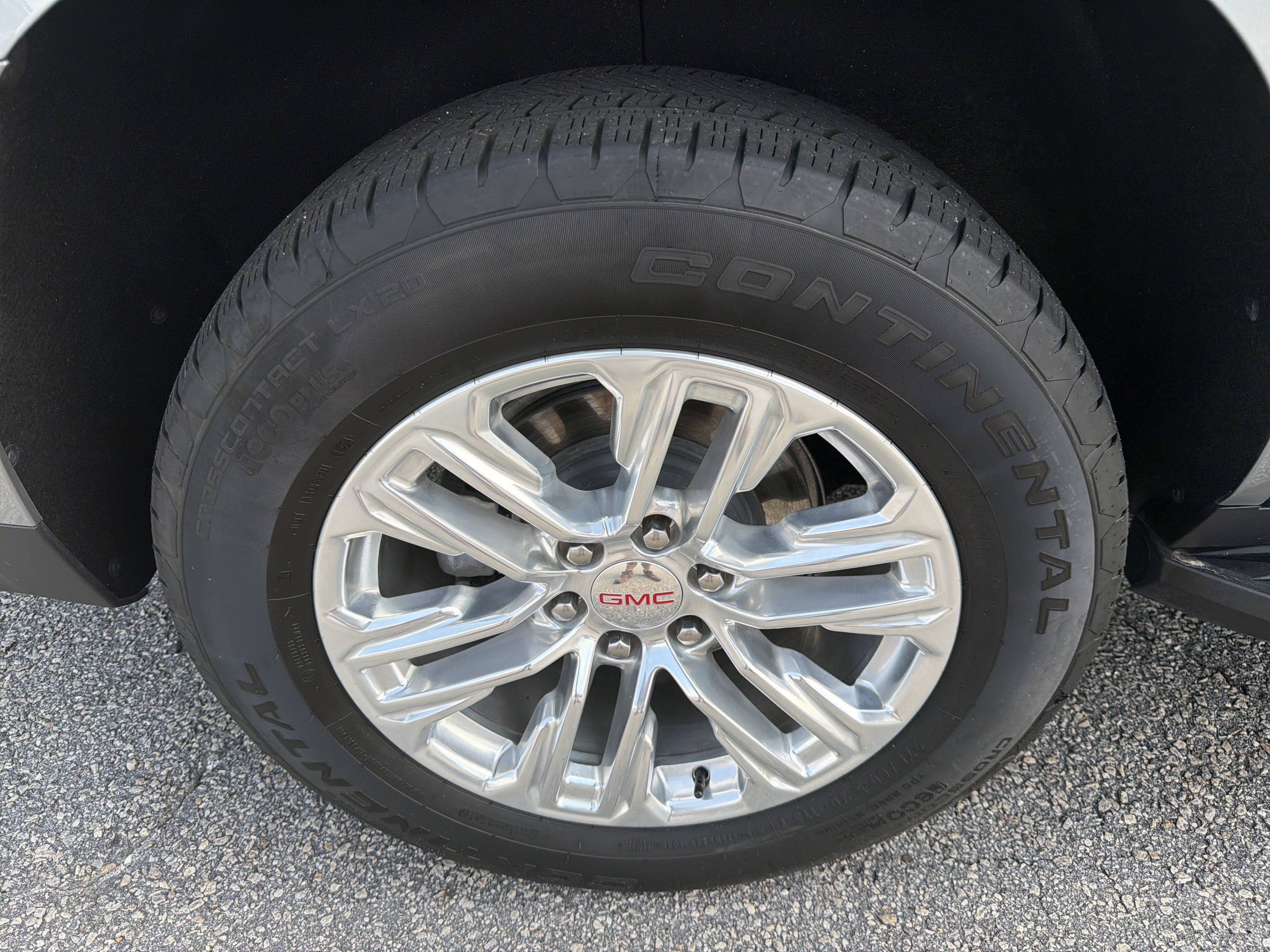 Used 2024 GMC Yukon SLT w/ SLT Luxury Package AWD/4WD image 28