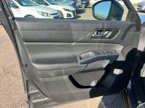 Used 2025 Nissan Pathfinder SV image 20