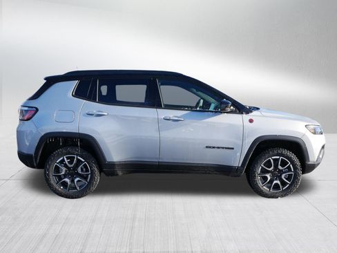 New 2026 Jeep Compass Trailhawk w/ Trailer Tow Group AWD/4WD image 8