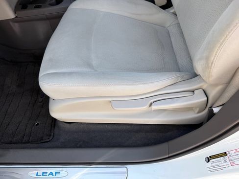 Used 2015 Nissan Leaf SV w/ LED & Quick Charge Package FWD image 23