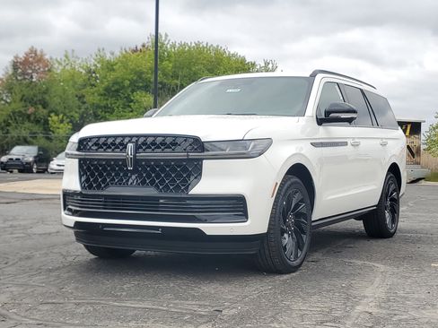 New 2026 Lincoln Navigator Reserve AWD/4WD image 2