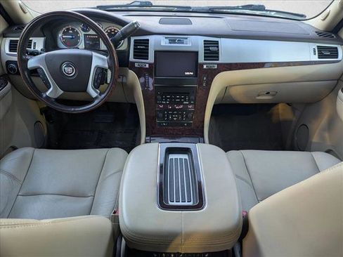 Used 2014 Cadillac Escalade ESV Premium image 18
