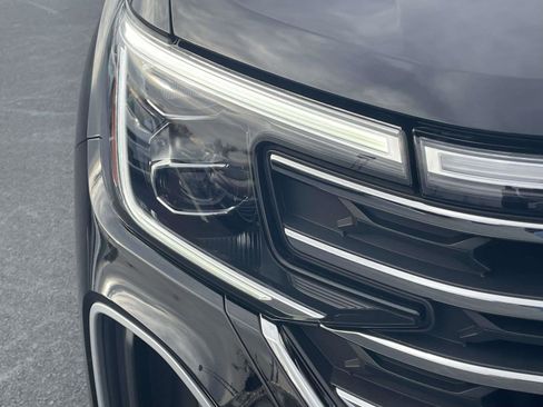 Certified 2025 Volkswagen Atlas SE w/ Panoramic Sunroof Package image 3