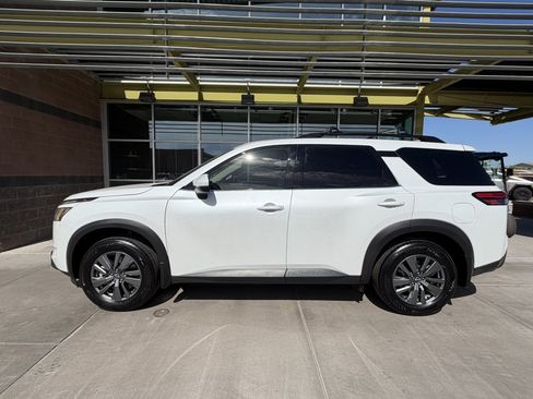 Used 2025 Nissan Pathfinder SV FWD image 7