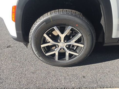 New 2025 Jeep Grand Cherokee L Limited image 8