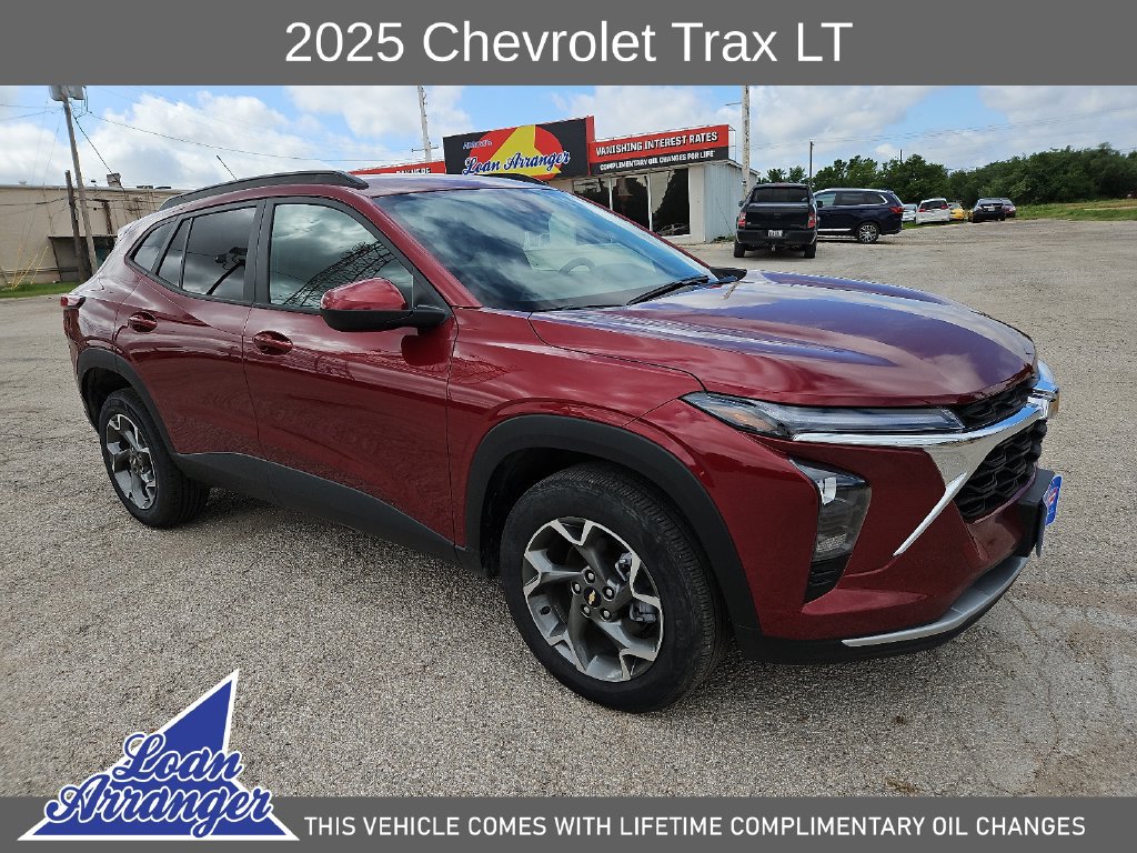 Used 2025 Chevrolet Trax LT FWD image 1