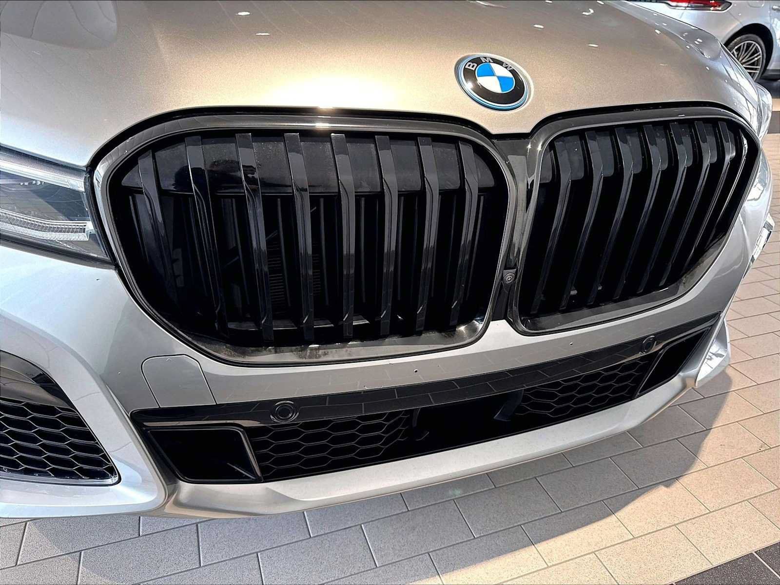 Used 2022 BMW 745e xDrive w/ M Sport Package AWD/4WD image 33