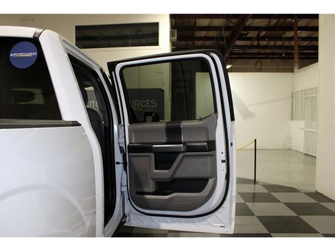 Used 2016 Ford F150 XLT w/ Trailer Tow Package image 20