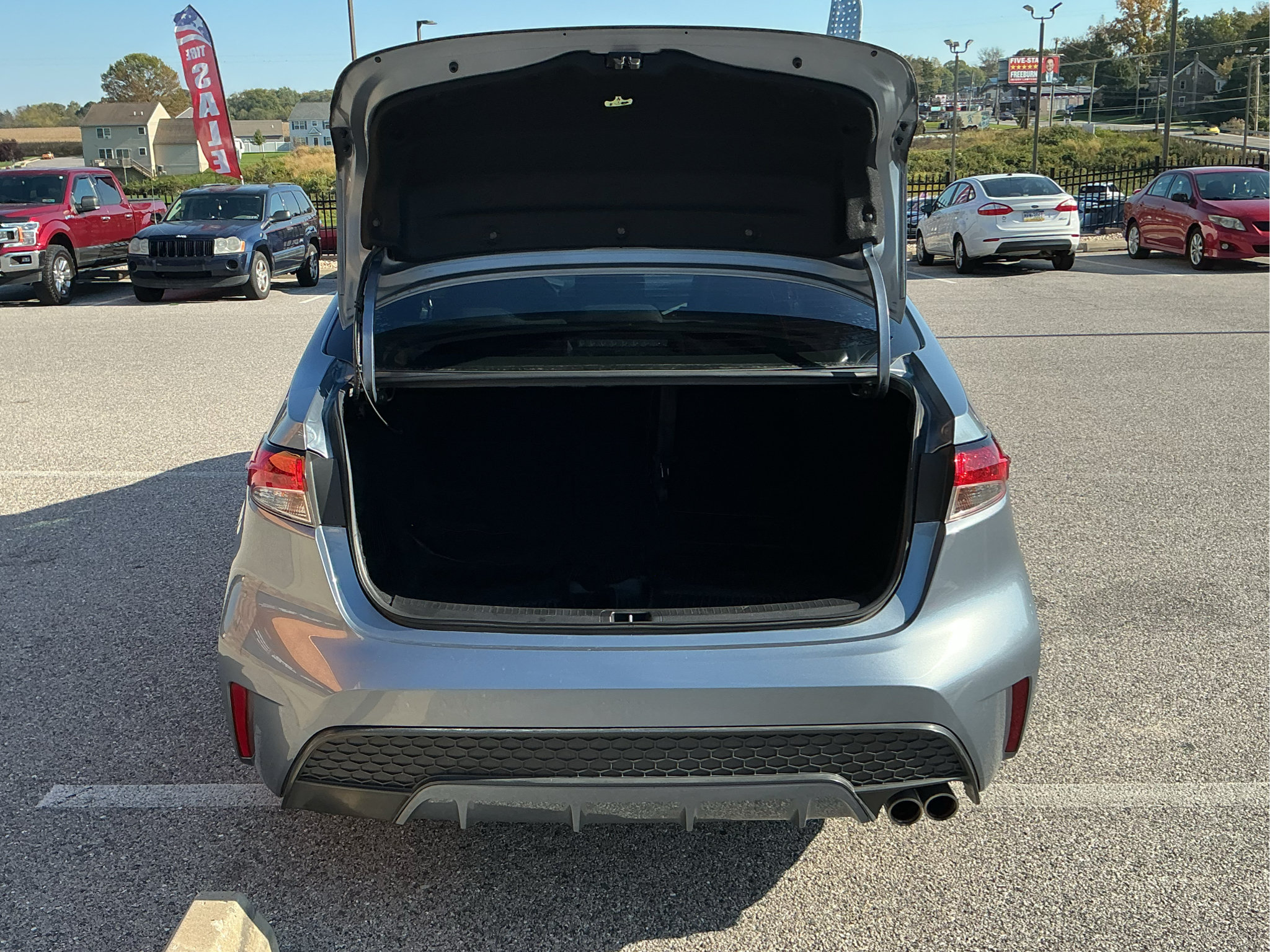 Used 2022 Toyota Corolla SE w/ SE Premium Package FWD image 5
