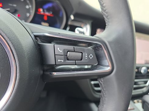 Used 2026 Porsche Macan AWD/4WD image 22