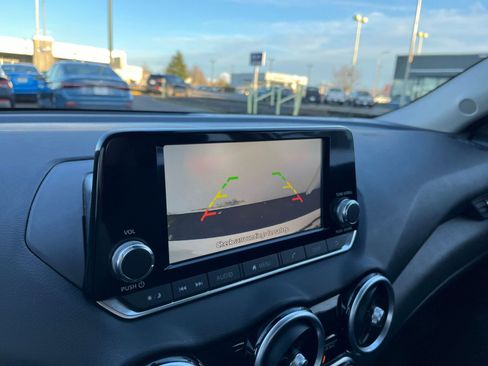 Used 2025 Nissan Sentra S image 22