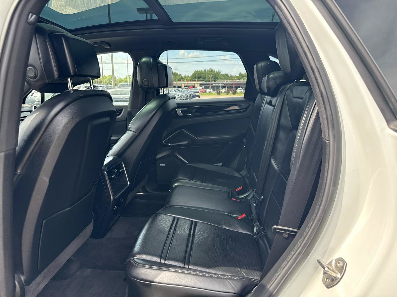 Used 2019 Porsche Cayenne AWD/4WD image 14