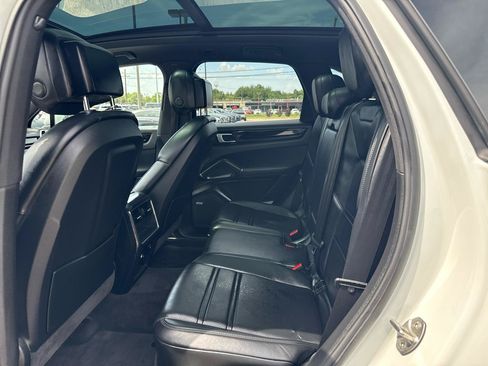 Used 2019 Porsche Cayenne AWD/4WD image 14