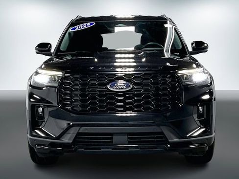 Used 2025 Ford Explorer ST-Line w/ ST-Line Street Pack image 2