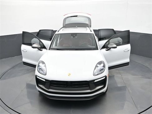 Certified 2023 Porsche Macan Turbo image 32